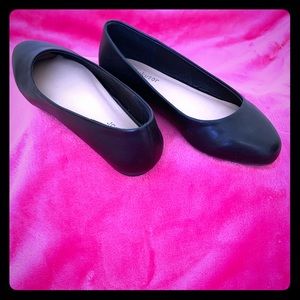 Women’s black flats. Size 9